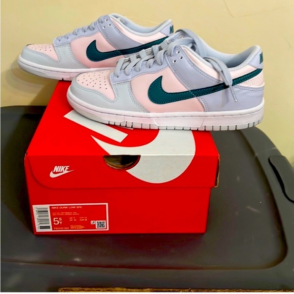 Authentic Nike Dunk Low- Mineral Teal - Picture 3 of 3